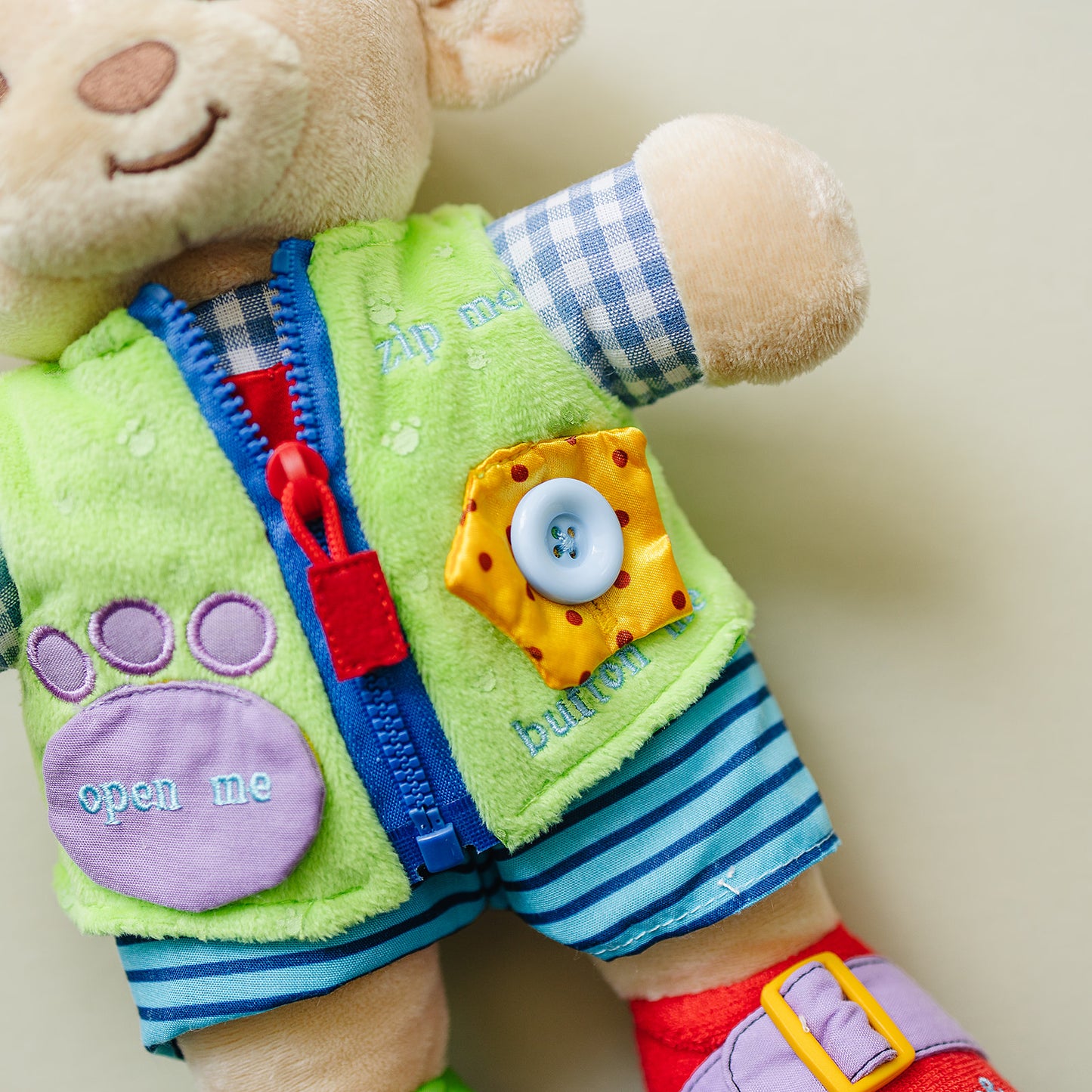 Learn to Dress Bear w. Zipper, Ties, Buckle, Snap, Button